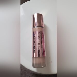 Makeup Revolution Conceal & Define F7.🌴